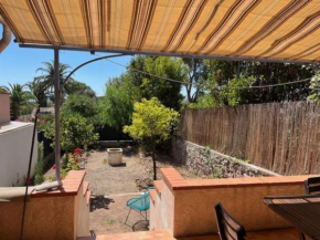 Maison Boulouris avec jardin, bord de mer et plage